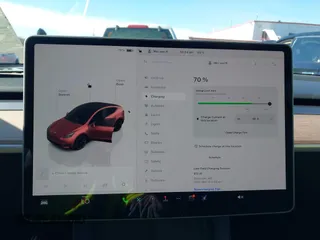 2024 Tesla Model Y Long Range z VIN 7SAYGDEE2RA219213, wystawiony jako IAAI lot #41856259 z przebiegiem 39 233 mil mil oraz . Historia ofert i sprzedaży dostępna na DreamBid. Obrazek 17.