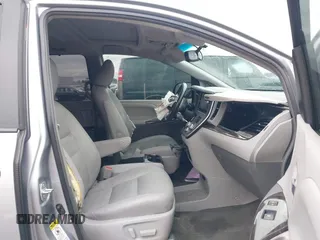 2017 Toyota Sienna XLE Auto Access Seat with VIN 5TDYZ3DC8HS789165, listed as a IAAI auction lot 41290603 with 57,682 mi miles and . Bid and sale history available at DreamBid. Image 5.