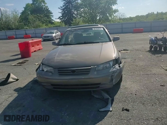 1999 Toyota Camry LE z VIN JT2BG22K0X0295893, wystawiony jako Copart lot #56183655 z przebiegiem 327 172 mil mil oraz Szkoda całkowita • Salvage title. Historia ofert i sprzedaży dostępna na DreamBid. Obrazek 13.