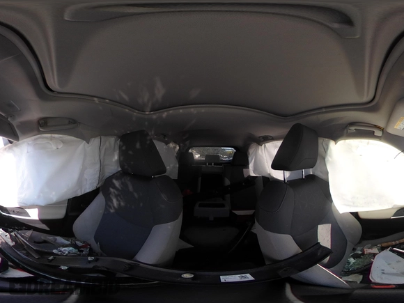 2019 Toyota RAV4 XLE with VIN JTMP1RFVXKD014440, listed as a IAAI auction lot 41877070 with 1 mi miles. Bid and sale history available at carsss.com. Image 18.