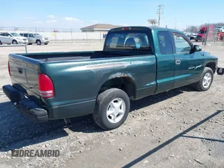 1999 Dodge Dakota SLT z VIN 1B7GL22X0XS128071, wystawiony jako IAAI lot #42010239 z przebiegiem 150 495 mil mil oraz . Historia ofert i sprzedaży dostępna na DreamBid. Obrazek 4.