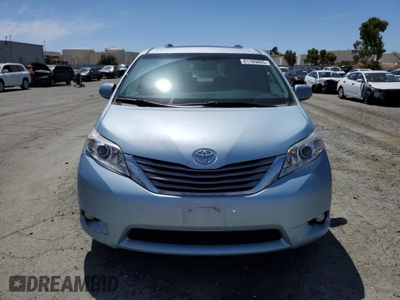 2016 Toyota Sienna XLE с VIN 5TDYK3DC5GS740962, выставлен на аукционе Copart как лот 61189865 с пробегом 75 722 миль миль и Списание • Salvage title. История ставок и продаж доступна на DreamBid. Изображение 5.