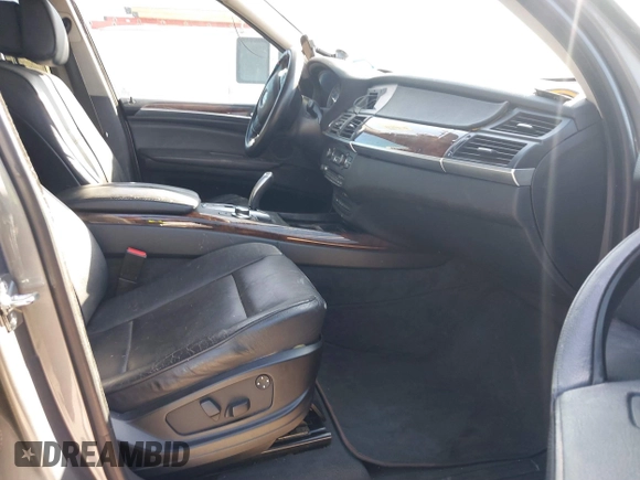 2009 BMW X5 30i with VIN 5UXFE43569L265168, listed as a IAAI auction lot 41792542 with 178,315 mi miles. Bid and sale history available at carsss.com. Image 5.