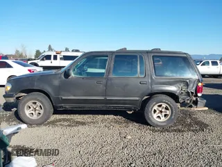 1996 Ford Explorer XL z VIN 1FMDU34X8TUA58168, wystawiony jako IAAI lot #41423645 z przebiegiem 121 839 mil mil oraz . Historia ofert i sprzedaży dostępna na DreamBid. Obrazek 14.