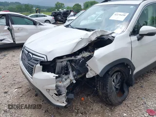 2019 Subaru Forester Limited with VIN JF2SKASCXKH548464, listed as a IAAI auction lot 42276430 with 97,448 mi miles and . Bid and sale history available at DreamBid. Image 6.