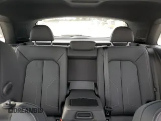 2024 Audi Q3 S line Premium Plus z VIN WA1EEDF30R1151101, wystawiony jako Copart lot #49081385 z przebiegiem 4995 mil mil oraz Tytuł czysty. Historia ofert i sprzedaży dostępna na DreamBid. Obrazek 10.