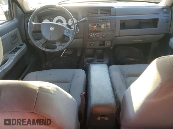 2008 Dodge Dakota SXT z VIN 1D7HW38K48S525576, wystawiony jako Copart lot #84548714 z przebiegiem 107 841 mil mil oraz Szkoda całkowita • Salvage title. Historia ofert i sprzedaży dostępna na DreamBid. Obrazek 8.