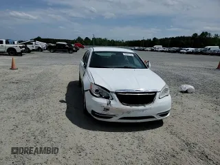2014 Chrysler 200 Touring z VIN 1C3CCBBG6EN119714, wystawiony jako Copart lot #54020705 z przebiegiem 202 443 mil mil oraz Szkoda całkowita • Salvage title. Historia ofert i sprzedaży dostępna na DreamBid. Obrazek 13.