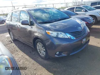 2012 Toyota Sienna XLE AAS with VIN 5TDYK3DC3CS183091, listed as a IAAI auction lot 42010224 with 189,865 mi miles. Bid and sale history available at carsss.com. Image 1.