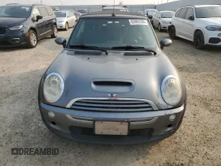 2005 MINI Convertible S z VIN WMWRH33535TF83436, wystawiony jako Copart lot #63962304 z przebiegiem 246 932 mil mil oraz Szkoda całkowita • Salvage title. Historia ofert i sprzedaży dostępna na DreamBid. Obrazek 5.