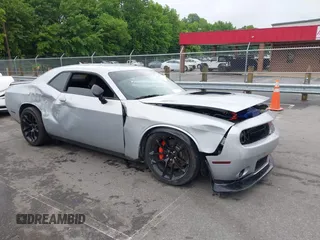 2021 Dodge Challenger R/T Scat Pack z VIN 2C3CDZFJXMH590476, wystawiony jako IAAI lot #42224300 z przebiegiem 77 098 mil mil oraz . Historia ofert i sprzedaży dostępna na DreamBid. Obrazek 1.