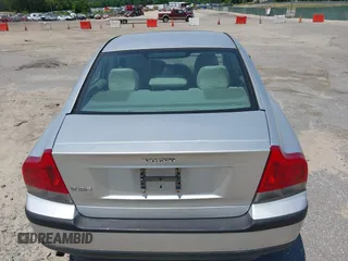 2004 Volvo S60 с VIN YV1RS61T442343704, выставлен на аукционе IAAI как лот 42318811 с пробегом 173 475 миль миль и . История ставок и продаж доступна на DreamBid. Изображение 16.