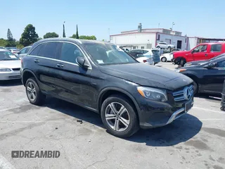 2019 Mercedes-Benz GLC 350e z VIN WDC0G5EB3KF619396, wystawiony jako IAAI lot #42353279 z przebiegiem 23 600 mil mil oraz . Historia ofert i sprzedaży dostępna na DreamBid. Obrazek 1.