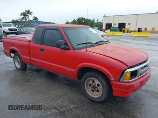 1994 Chevrolet S-10 LS with VIN 1GCCS19Z2R8222715, listed as a IAAI auction lot 41662096 with 293,997 mi miles. Bid and sale history available at carsss.com. Image 1.