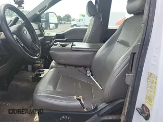 2019 Ford F-350 XL с VIN 1FD7X3A68KEG78527, выставлен на аукционе IAAI как лот 42636585 с пробегом 145 652 миль миль и . История ставок и продаж доступна на DreamBid. Изображение 13.