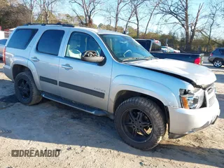 2013 Chevrolet Tahoe LT with VIN 1GNSKBE08DR243636, listed as a IAAI auction lot 41258084 with 175,961 mi miles and . Bid and sale history available at DreamBid. Image 1.
