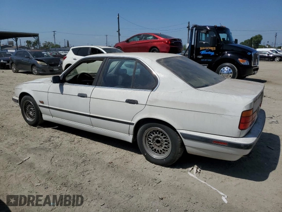 1995 BMW 5 Series 525i z VIN WBAHD6324SGK57242, wystawiony jako Copart lot #57287605 z przebiegiem Nie podano mil oraz Czysty tytuł • Clean title. Historia ofert i sprzedaży dostępna na DreamBid. Obrazek 2.