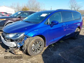 2020 Chrysler Pacifica Launch Edition with VIN 2C4RC3BG1LR123861, listed as a IAAI auction lot 41294790 with 56,007 mi miles and . Bid and sale history available at DreamBid. Image 23.