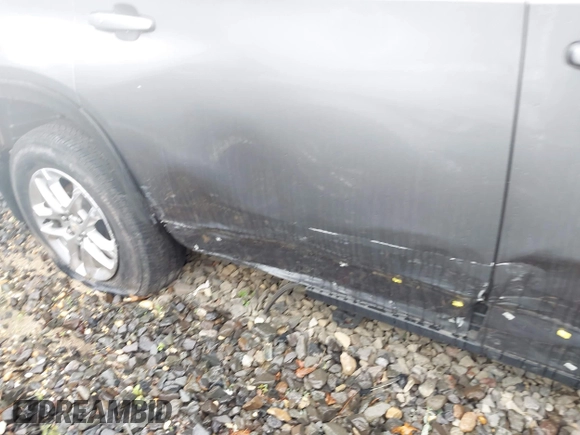 2020 Chevrolet Traverse LS z VIN 1GNERFKW3LJ310374, wystawiony jako IAAI lot #41320911 z przebiegiem 35 551 mil mil oraz . Historia ofert i sprzedaży dostępna na DreamBid. Obrazek 17.