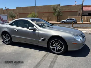 2004 Mercedes-Benz SL 500 z VIN WDBSK75F44F076413, wystawiony jako Copart lot #54407845 z przebiegiem 57 023 mil mil oraz Czysty tytuł • Clean title. Historia ofert i sprzedaży dostępna na DreamBid. Obrazek 1.