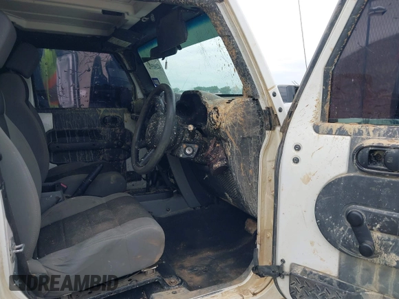 2008 Jeep Wrangler X z VIN 1J4FZ24108L653849, wystawiony jako IAAI lot #42305913 z przebiegiem 220 937 mil mil oraz . Historia ofert i sprzedaży dostępna na DreamBid. Obrazek 5.