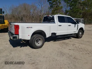 2024 Ford F-350 XL with VIN 1FT8W3DT0REE67068, listed as a Copart auction lot 43037035 with 16,371 mi miles and Salvage Title. Bid and sale history available at DreamBid. Image 3.