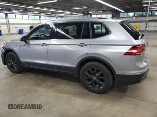 2024 Volkswagen Tiguan SE z VIN 3VV2B7AX0RM107682, wystawiony jako Copart lot #63655555 z przebiegiem 46 998 mil mil oraz Czysty tytuł • Clean title. Historia ofert i sprzedaży dostępna na DreamBid. Obrazek 2.