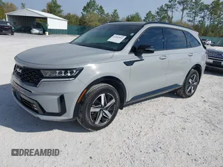 2023 Kia Sorento EX z VIN 5XYRH4LF9PG229689, wystawiony jako IAAI lot #41893442 z przebiegiem 17 906 mil mil oraz . Historia ofert i sprzedaży dostępna na DreamBid. Obrazek 18.