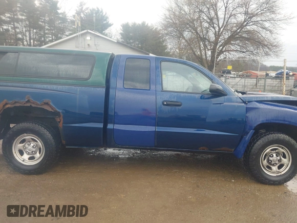 2007 Dodge Dakota ST z VIN 1D7HE22K77S181214, wystawiony jako IAAI lot #41911600 z przebiegiem 156 393 mil mil oraz . Historia ofert i sprzedaży dostępna na DreamBid. Obrazek 14.
