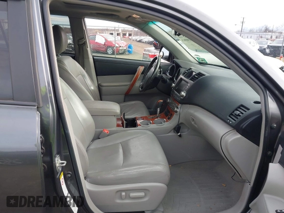 2010 Toyota Highlander Limited with VIN 5TDDK3EH8AS014092, listed as a IAAI auction lot 41498965 with 228,770 mi miles and . Bid and sale history available at DreamBid. Image 5.