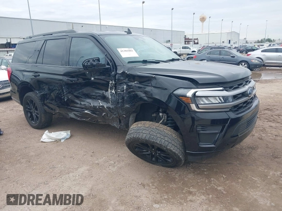 2022 Ford Expedition XLT with VIN 1FMJU1HT4NEA56445, listed as a IAAI auction lot 41301003 with 24,996 mi miles. Bid and sale history available at carsss.com. Image 1.