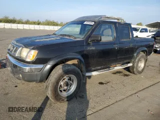 2000 Nissan Frontier XE z VIN 1N6ED27Y2YC369211, wystawiony jako Copart lot #80594884 z przebiegiem 225 194 mil mil oraz Czysty tytuł • Clean title. Historia ofert i sprzedaży dostępna na DreamBid. Obrazek 1.