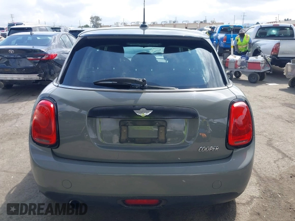 2016 MINI Hardtop 4 Door z VIN WMWXU1C52G2A93506, wystawiony jako IAAI lot #41920473 z przebiegiem 101 635 mil mil oraz . Historia ofert i sprzedaży dostępna na DreamBid. Obrazek 16.