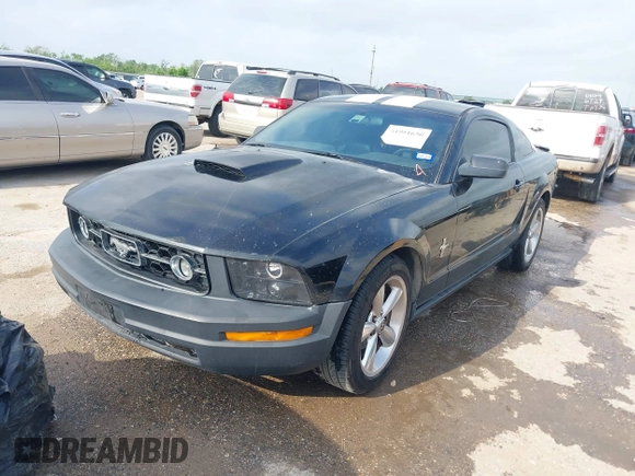 2008 Ford Mustang Deluxe with VIN 1ZVHT80N385150555, listed as a IAAI auction lot 41951656 with 195,708 mi miles. Bid and sale history available at carsss.com. Image 2.