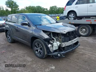 2017 Toyota Highlander LE z VIN 5TDBZRFH0HS484454, wystawiony jako IAAI lot #42338740 z przebiegiem 58 047 mil mil oraz . Historia ofert i sprzedaży dostępna na DreamBid. Obrazek 1.