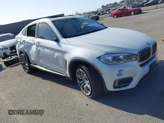 2016 BMW X6 sDrive35i z VIN 5UXKU0C5XG0F92684, wystawiony jako IAAI lot #42120296 z przebiegiem 52 810 mil mil oraz . Historia ofert i sprzedaży dostępna na DreamBid. Obrazek 1.