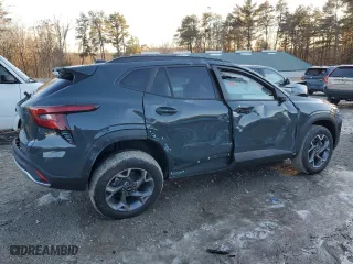 2025 Chevrolet Trax LT with VIN KL77LHEP7SC134691, listed as a Copart auction lot 43384165 with 127 mi miles and Salvage Title. Bid and sale history available at carsss.com. Image 3.