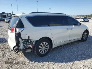 2017 Chrysler Pacifica Touring L with VIN 2C4RC1BG1HR519963, listed as a Copart auction lot 52800915 with 141,225 mi miles and Salvage Title. Bid and sale history available at DreamBid. Image 3.