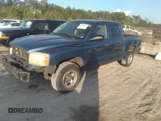 2006 Dodge Dakota ST with VIN 1D7HE28K16S527599, listed as a IAAI auction lot 41535854 with 295,983 mi miles and . Bid and sale history available at carsss.com. Image 2.