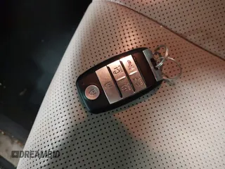 2019 Kia Sedona LX with VIN KNDMB5C11K6500813, listed as a IAAI auction lot 41570570 with 104,480 mi miles. Bid and sale history available at carsss.com. Image 11.