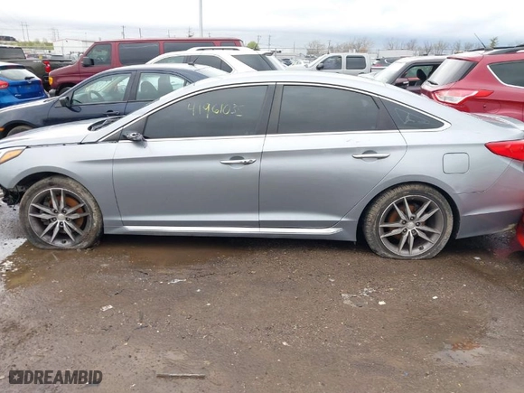 2015 Hyundai Sonata 2.0T Sport with VIN 5NPE34AB1FH082661, listed as a IAAI auction lot 41961035 with 1 mi miles. Bid and sale history available at carsss.com. Image 13.