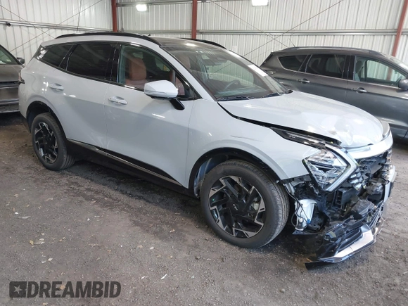 2024 Kia Sportage SX-Prestige z VIN 5XYK53DF2RG180390, wystawiony jako IAAI lot #42205645 z przebiegiem 9 330 mil mil oraz . Historia ofert i sprzedaży dostępna na DreamBid. Obrazek 1.