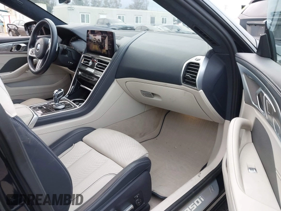 2024 BMW 8 Series M850i z VIN WBAGV8C02RCR25432, wystawiony jako IAAI lot #42068364 z przebiegiem 13 765 mil mil oraz . Historia ofert i sprzedaży dostępna na DreamBid. Obrazek 5.