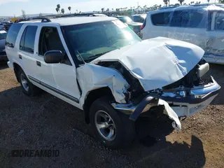 2001 Chevrolet Blazer LT z VIN 1GNCS13W712122865, wystawiony jako IAAI lot #41997035 z przebiegiem 161 862 mil mil oraz . Historia ofert i sprzedaży dostępna na DreamBid. Obrazek 6.