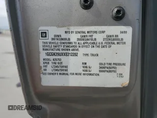 1999 Chevrolet Silverado 2500 LS z VIN 1GCGK29UXXE212282, wystawiony jako Copart lot #54422125 z przebiegiem 196 947 mil mil oraz Szkoda całkowita • Salvage title. Historia ofert i sprzedaży dostępna na DreamBid. Obrazek 12.