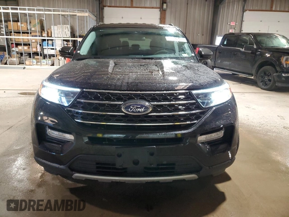 2024 Ford Explorer XLT with VIN 1FMSK7DH1RGA50482, listed as a Copart auction lot 53542645 with 33,721 mi miles and Clean Title. Bid and sale history available at carsss.com. Image 5.