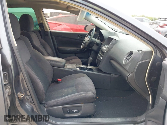 2010 Nissan Maxima SV z VIN 1N4AA5AP5AC820574, wystawiony jako IAAI lot #42427315 z przebiegiem 235 213 mil mil oraz . Historia ofert i sprzedaży dostępna na DreamBid. Obrazek 5.