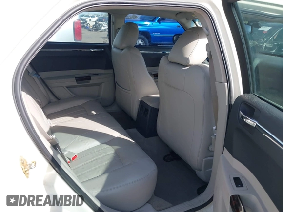 2006 Chrysler 300 C with VIN 2C3KA63H06H534666, listed as a IAAI auction lot 41892603 with 116,431 mi miles. Bid and sale history available at carsss.com. Image 8.