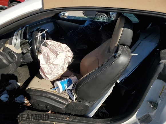 2014 Chevrolet Camaro LT z VIN 2G1FC3D33E9181933, wystawiony jako Copart lot #86049524 z przebiegiem Nie podano mil oraz Szkoda całkowita • Salvage title. Historia ofert i sprzedaży dostępna na DreamBid. Obrazek 7.