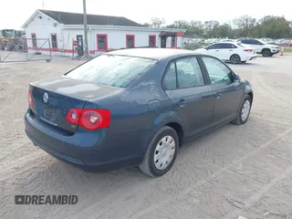 2005 Volkswagen Jetta 2.5 with VIN 3VWPG71K15M633921, listed as a IAAI auction lot 41186775 with 137,915 mi miles and . Bid and sale history available at DreamBid. Image 4.